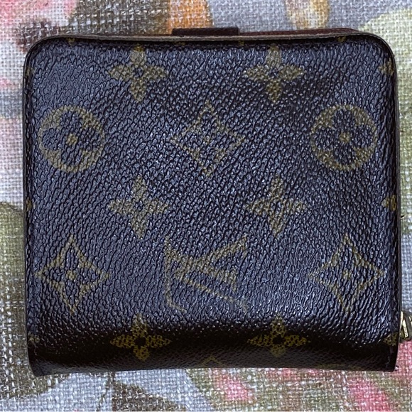 Louis Vuitton Leather Monogram Wallet EUC - Picture 2 of 10